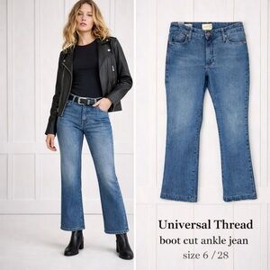 Universal Thread Bootcut Ankle Jeans Size 6 Light Wash Cropped Length